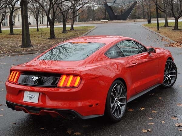20150ford-mustang-coupe-rear-static-600-001