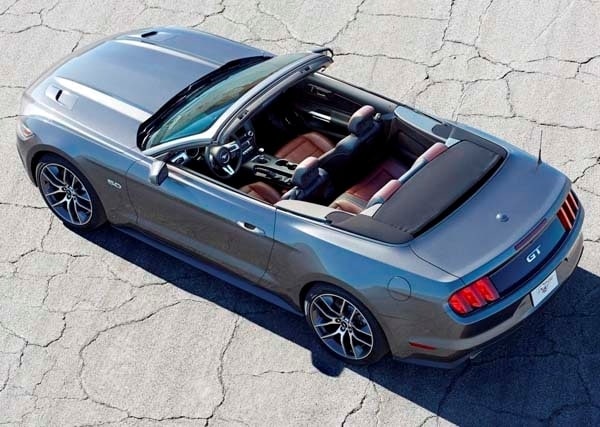 20150ford-mustang-gt-convertible-overhead-static-600-001