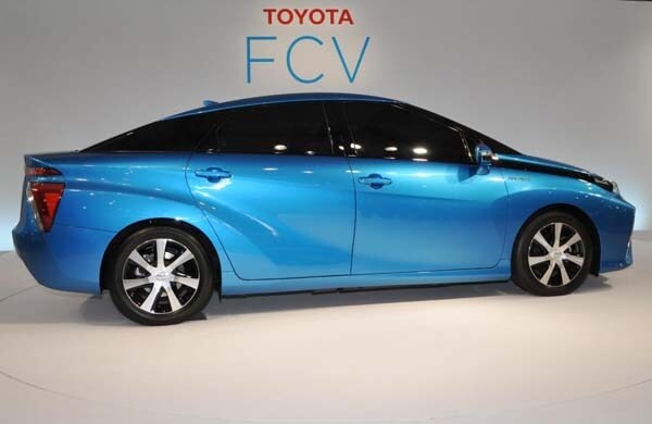 2016-toyota-fcv-profile-static-600-001