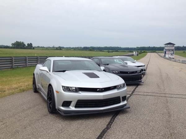 camaro-z28-on-the-track-1-600-001