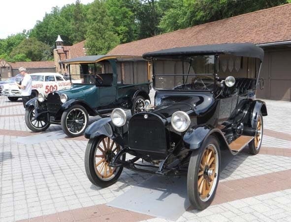 dodge-1915-dodge-brothers-touring-car-and-1920-screenside-front-static-600-001