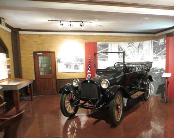 dodge-1915-touring-car-in-museum-600-001