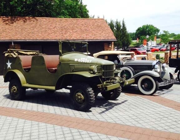 dodge-1941-command-car-and-1927-cabriolet-front-static-600-001