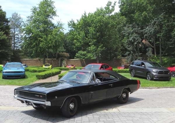 dodge-1966-charger-rt-hemi-front-action-600-001
