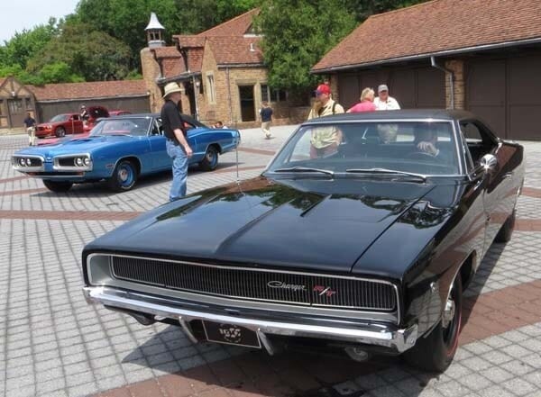 dodge-1966-charger-rt-hemi-front-static-600-001