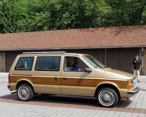 dodge-1994-grand-caravan3-600-001