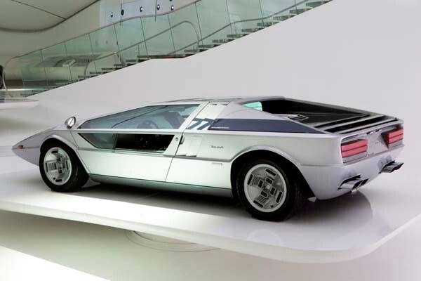 maserati-boomerang-concept-rear-static-600-001