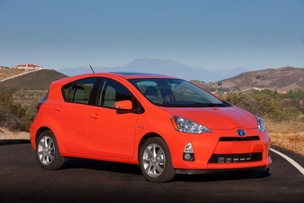 2014-toyota-prius-c-600-001