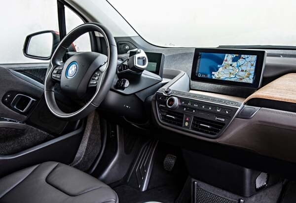 2015-bmw-i3-interior-front2-600-001