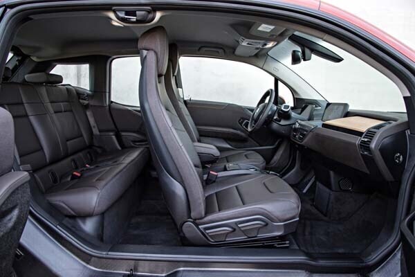 2015-bmw-i3-interior-look-in-600-001