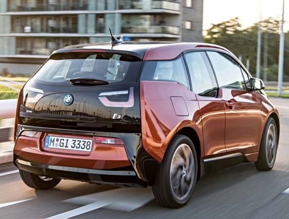 2015-bmw-i3-rear-action1-600-001