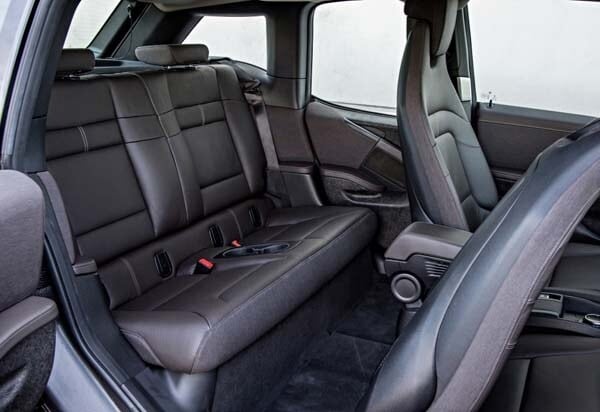 2015-bmw-i3-rear-seat-look-in-600-001