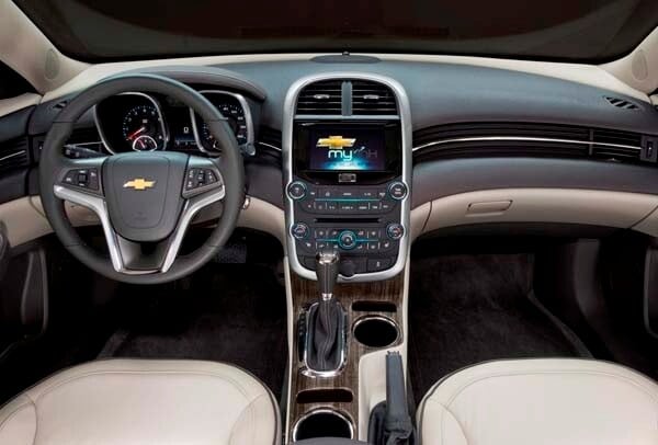 2015-chevrolet-malibu-front-interior-600-001