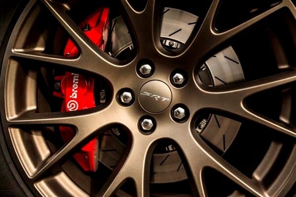 2015-dodge-challenger-srt-hellcat-wheel-detail-600-001