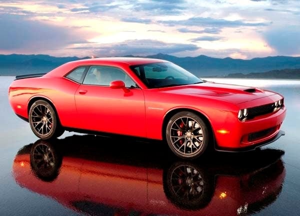 2015-dodge-charger-srt-front-static-600-001