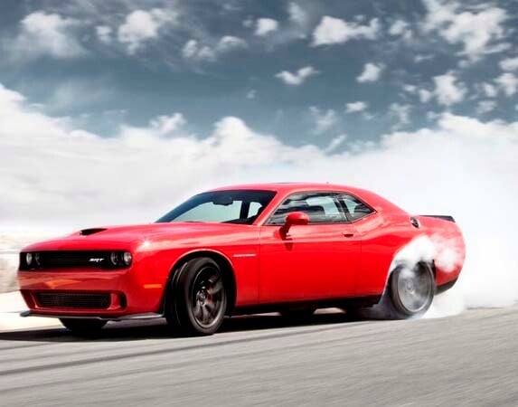 2015-dodge-charger-srt-hellcat-front-action-lead-600-001