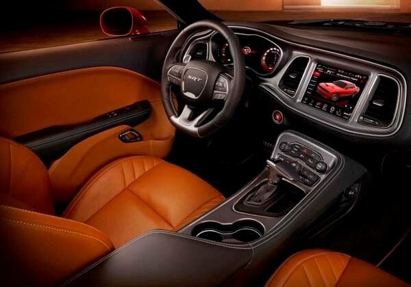2015-dodge-charger-srt-interior-front-seat-dash2-600-001