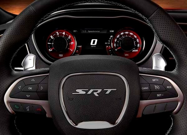 2015-dodge-charger-srt-interior-steering-wheel-cluster-detail2-600-001