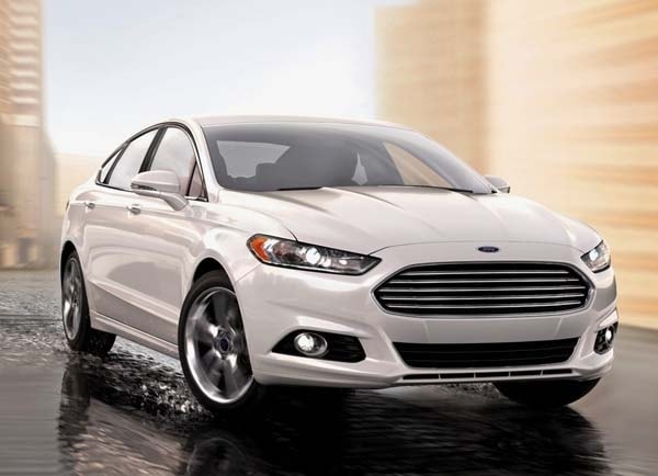 2015-ford-fusion-front-action1-600-001