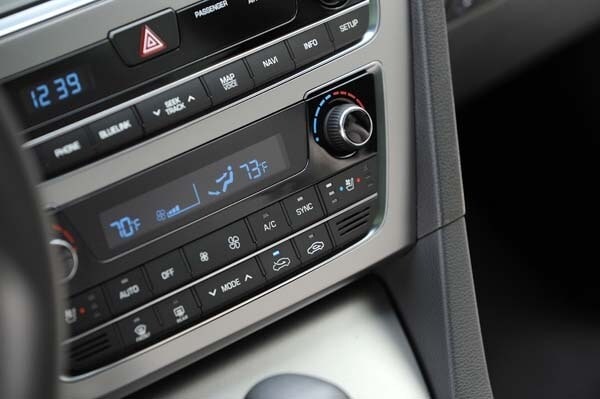 2015-hyundai-sonata-34-600-001