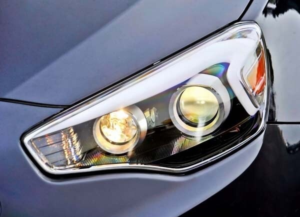 2015-kia-cadenza-headlamp-detail-600-001