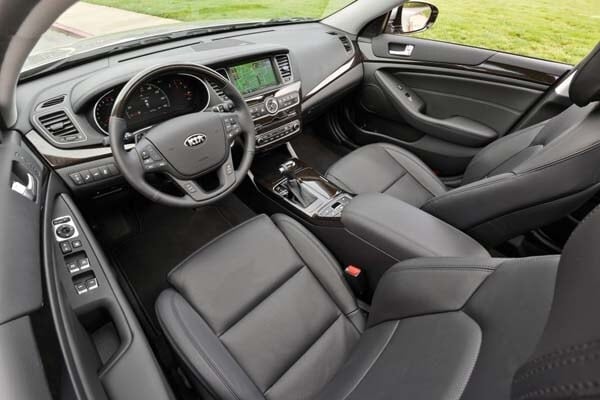 2015-kia-cadenza-interior-front-600-001