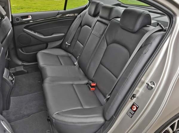 2015-kia-cadenza-interior-rear-600-001