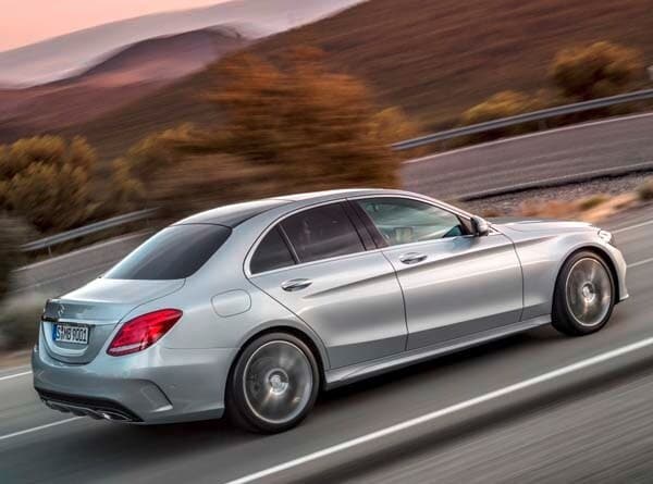 2015-mercedes-benz-c-class-sedan-rear-pan-action-600-001