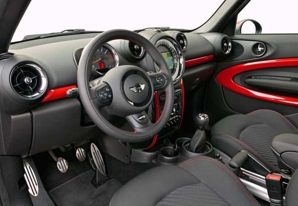 2015-mini-paceman-john-cooper-works-interior-dash-front1-600-001