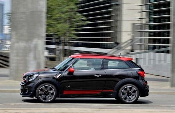 2015-mini-paceman-john-cooper-works-pan-action2-600-001