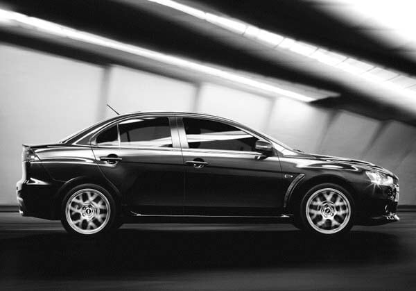 2015-mitsubishiplancer-evolution-pan-action1-600-001