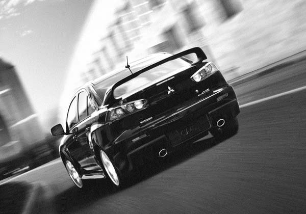 2015-mitsubishiplancer-evolution-rear-action2-600-001