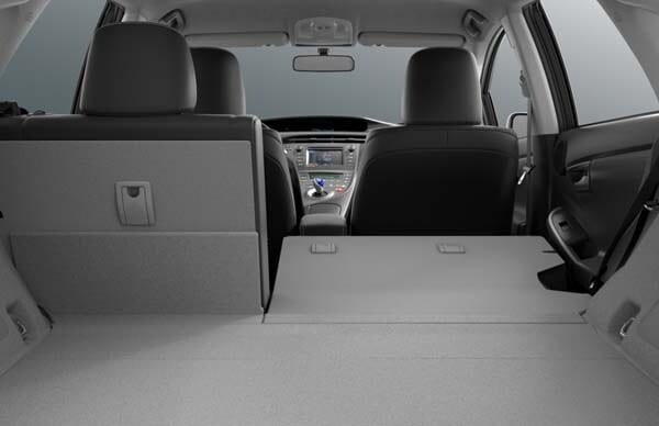 2015-toyota-prius-persona-special-edition-interior-rear-look-in-seat-folded-detail-600-001