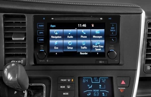 2015-toyota-sienna-center-dash-detail2-600-001