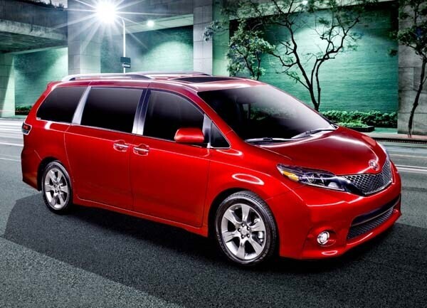 2015-toyota-sienna-front-static1-600-001