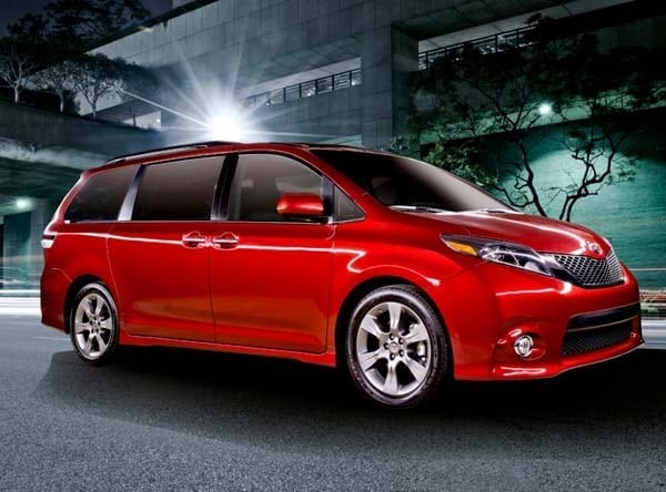 2015-toyota-sienna-front-static2-600-001
