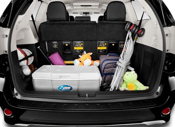 2015-toyota-sienna-rear-cargo-bay-detail-600-001