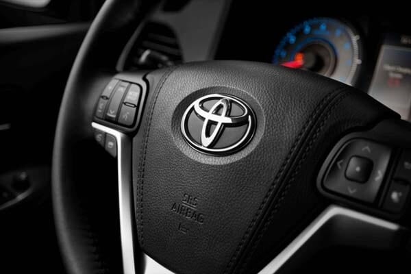2015-toyota-sienna-steering-wheel-detail-600-001