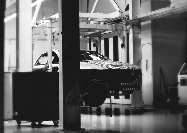 aston-martin-lagonda-teaser-image2-600-001