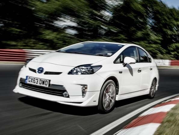 toyota-prius-plug-in-nurburgring-mpg-mark-front-action2-600-001