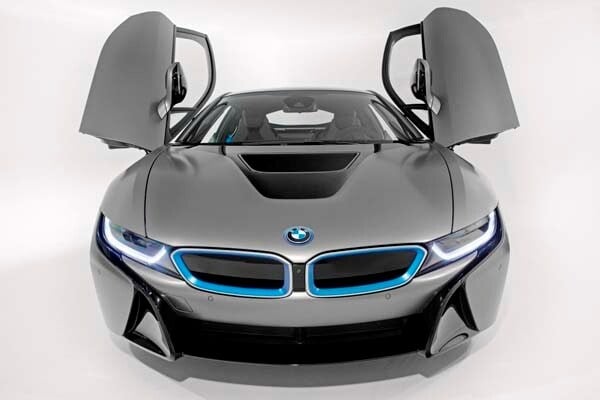 2014-bmw-i8-concours-delegance-special-edition-head-on-static-doors-open-600-001