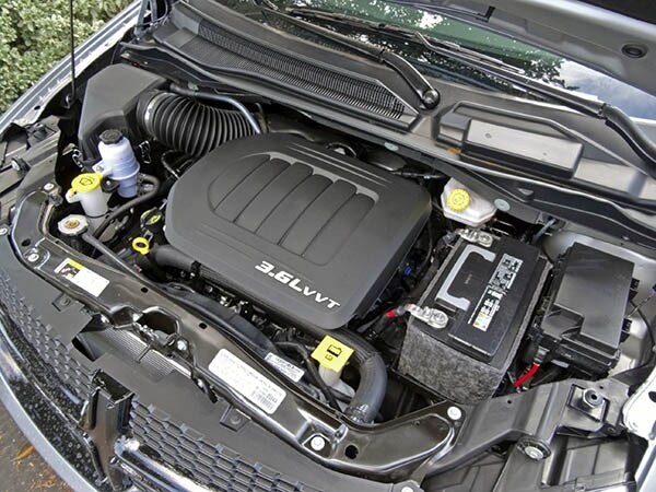 2014-dodge-grand-caravan-exterior-06-600-001