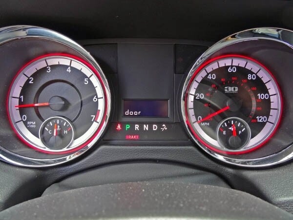 2014-dodge-grand-caravan-interior-02-600-001