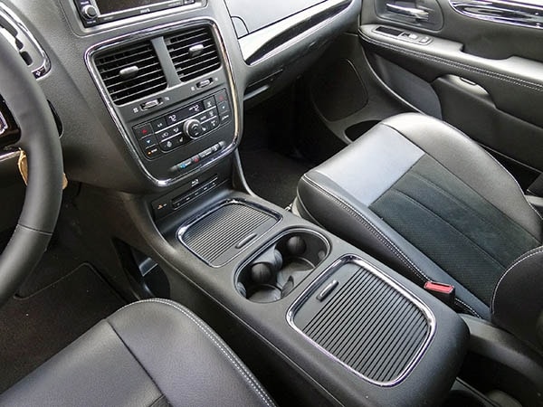 2014-dodge-grand-caravan-interior-03-600-001
