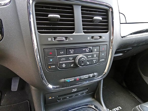 2014-dodge-grand-caravan-interior-04-600-001