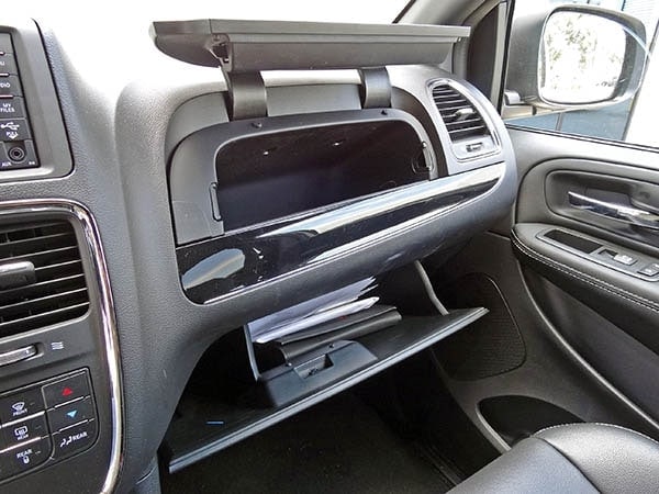 2014-dodge-grand-caravan-interior-06-600-001