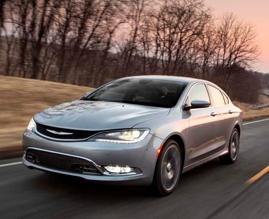 2015-chrysler-200-front-action3-600-001