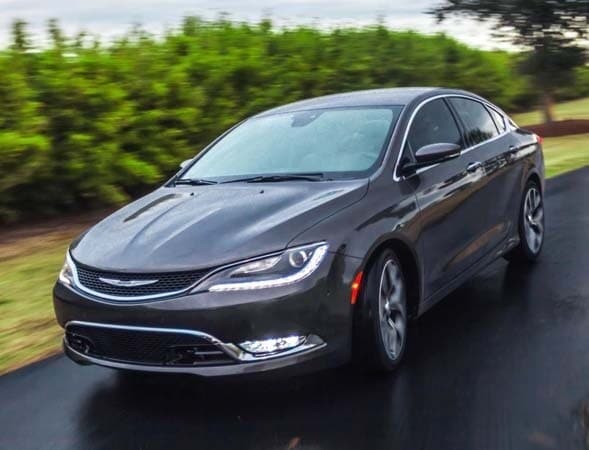 2015-chrysler-200-front-action4-600-001