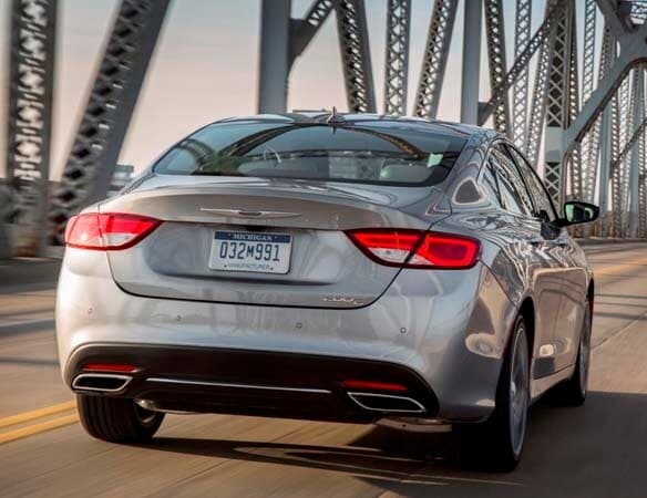 2015-chrysler-200c-rear-action-600-001
