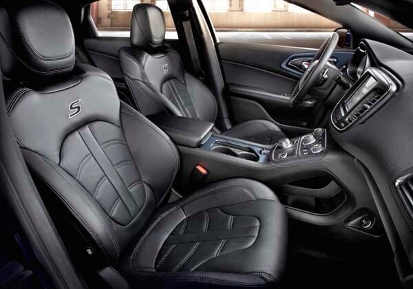 2015-chrysler-200s-interior-front2-600-001